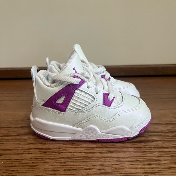 Nike Jordan 4 Kids Sneaker Hyper Violet in Excellent Condition with Box - Picture 4 of 12